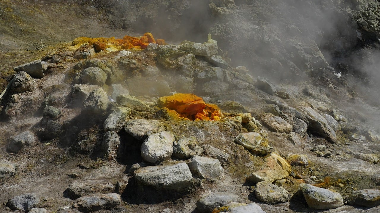 "Sono il nostro supervulcano": l’allarme di Tozzi sui Campi Flegrei
