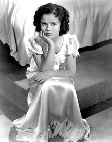 Addio ai Riccioli d'oro. Morta Shirley Temple  Nata il 23 aprile 1928 a Santa Monica, intraprese la carriera cinematografica all’età di sei anni, arrivando a girare quaranta film prima dei dodici 7