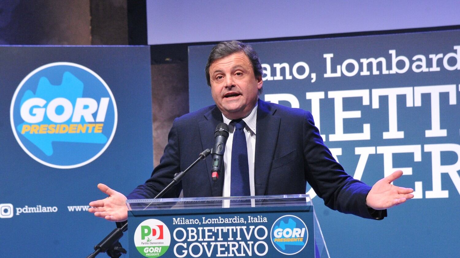 Calenda ruba la scena a Renzi e gli contende Palazzo Chigi
