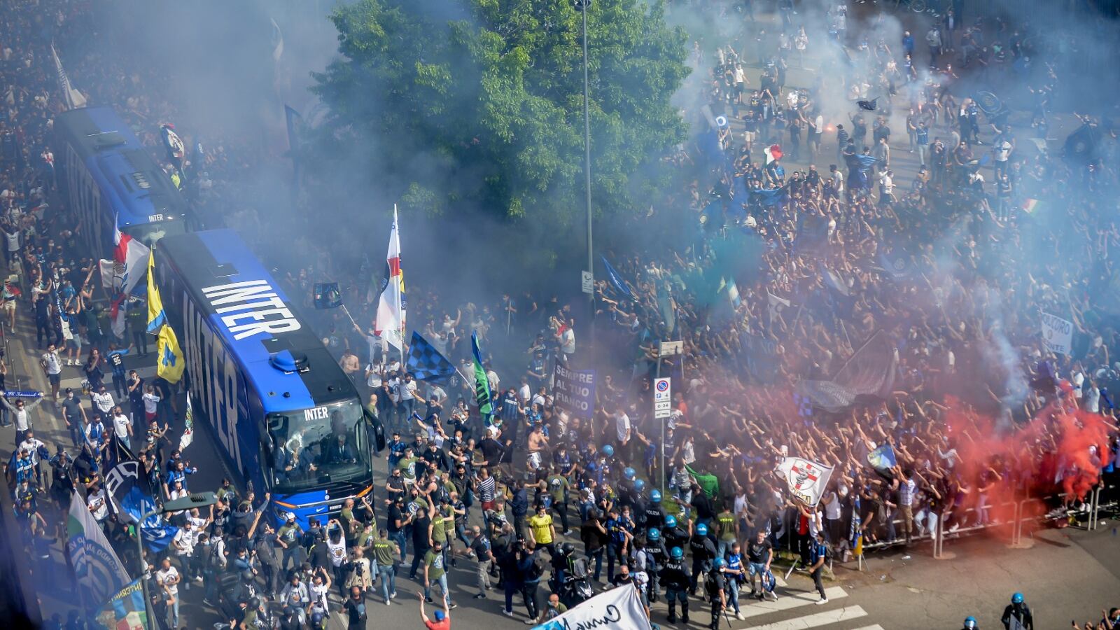 Torna la carica dei 3mila interisti. Assembramenti fuori San Siro