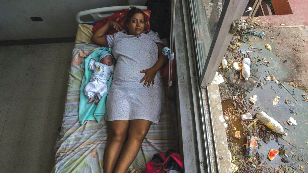 Venezuela, la foto della vergogna Così si nasce (e muore) con Maduro