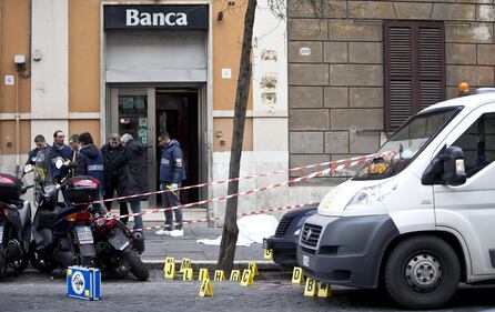Roma, assalto a blindato 8