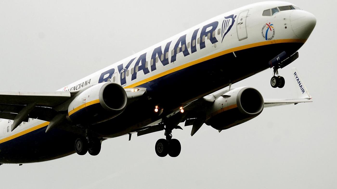 Ryanair: "Non chiederemo il visto ai profughi". La compagnia smentisce