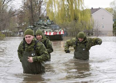 L'esercito canadese dispiegato contro l'alluvione in Quebec 24