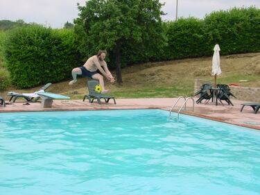 La passione per i tuffi di Uggetti (inguaiato dalle piscine) 4