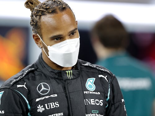 Ora la F1 dura 30 secondi. Più che Gp sono scacchi. E il re è sempre Hamilton