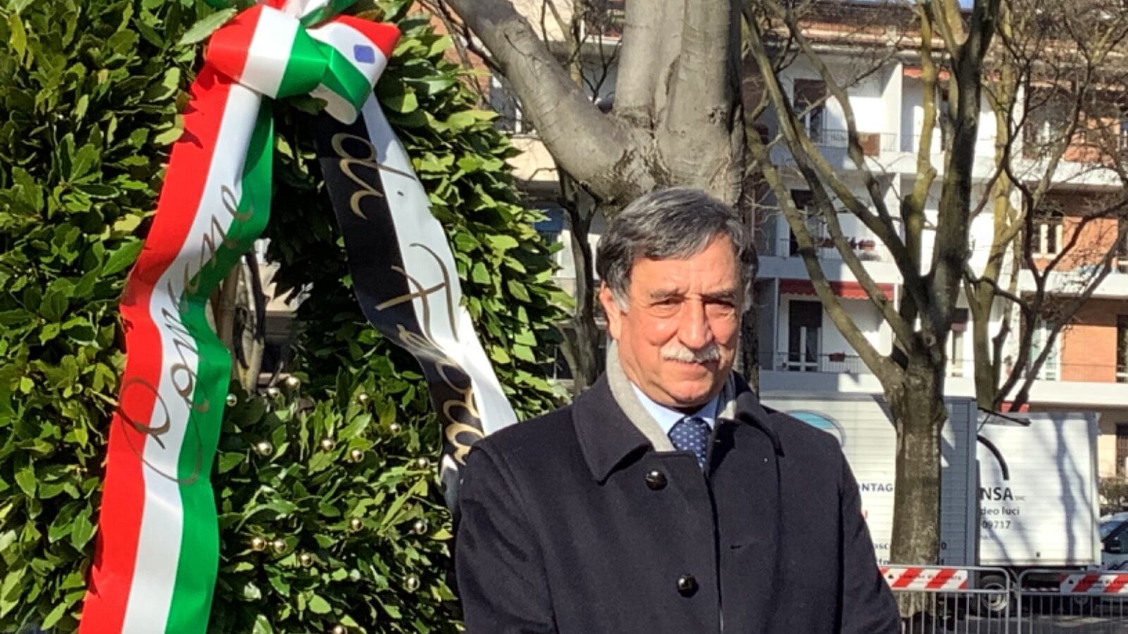 "50 anni di orgoglio". La dura risposta del generale: così zittisce gli insulti