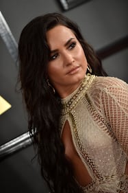 Demi Lovato, sexy trasparenze allo specchio 19