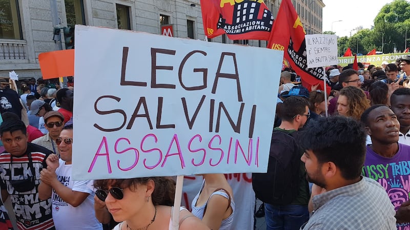 Stranieri e sinistra in corteo contro Salvini 11