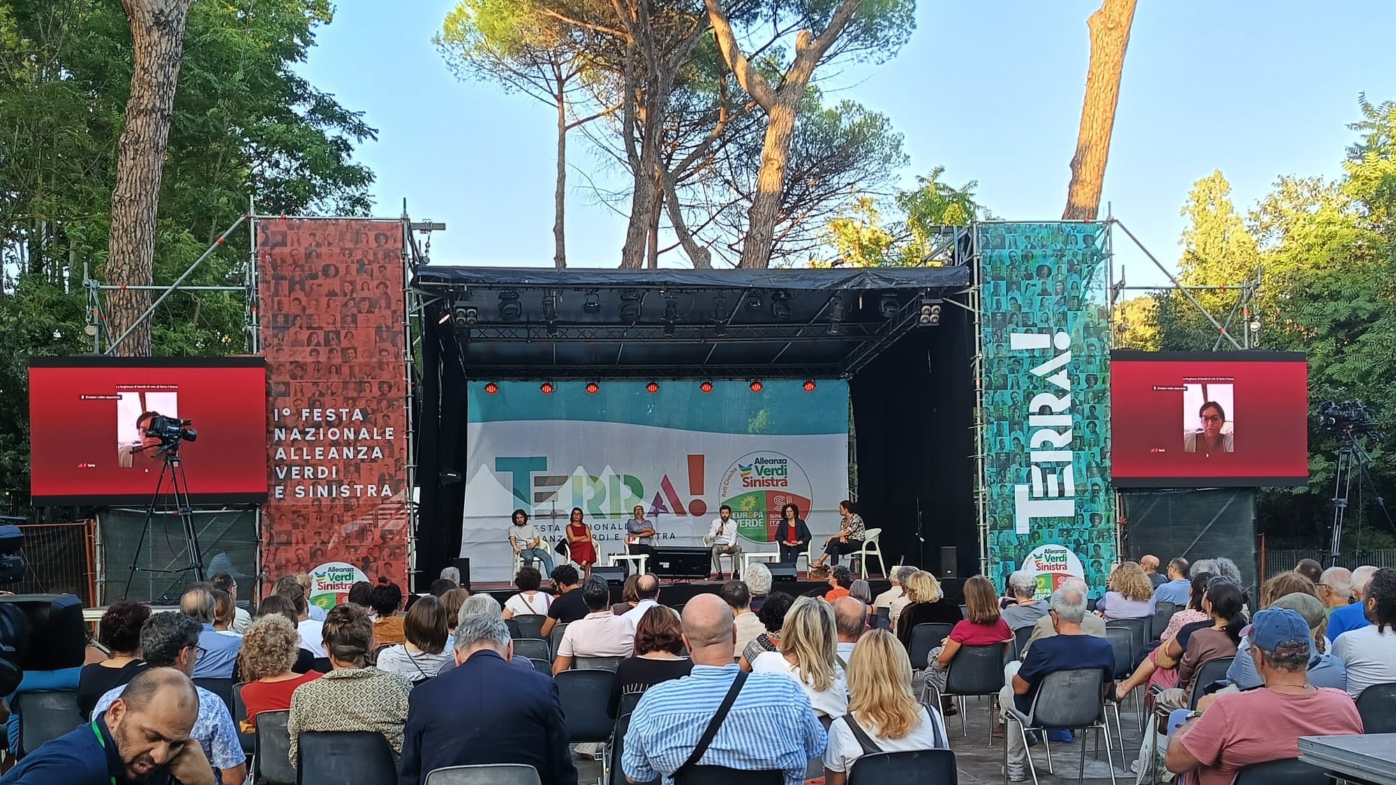 "Cialtrone e repressivo". I cattivi maestri Salis e Raimo insultano Valditara
