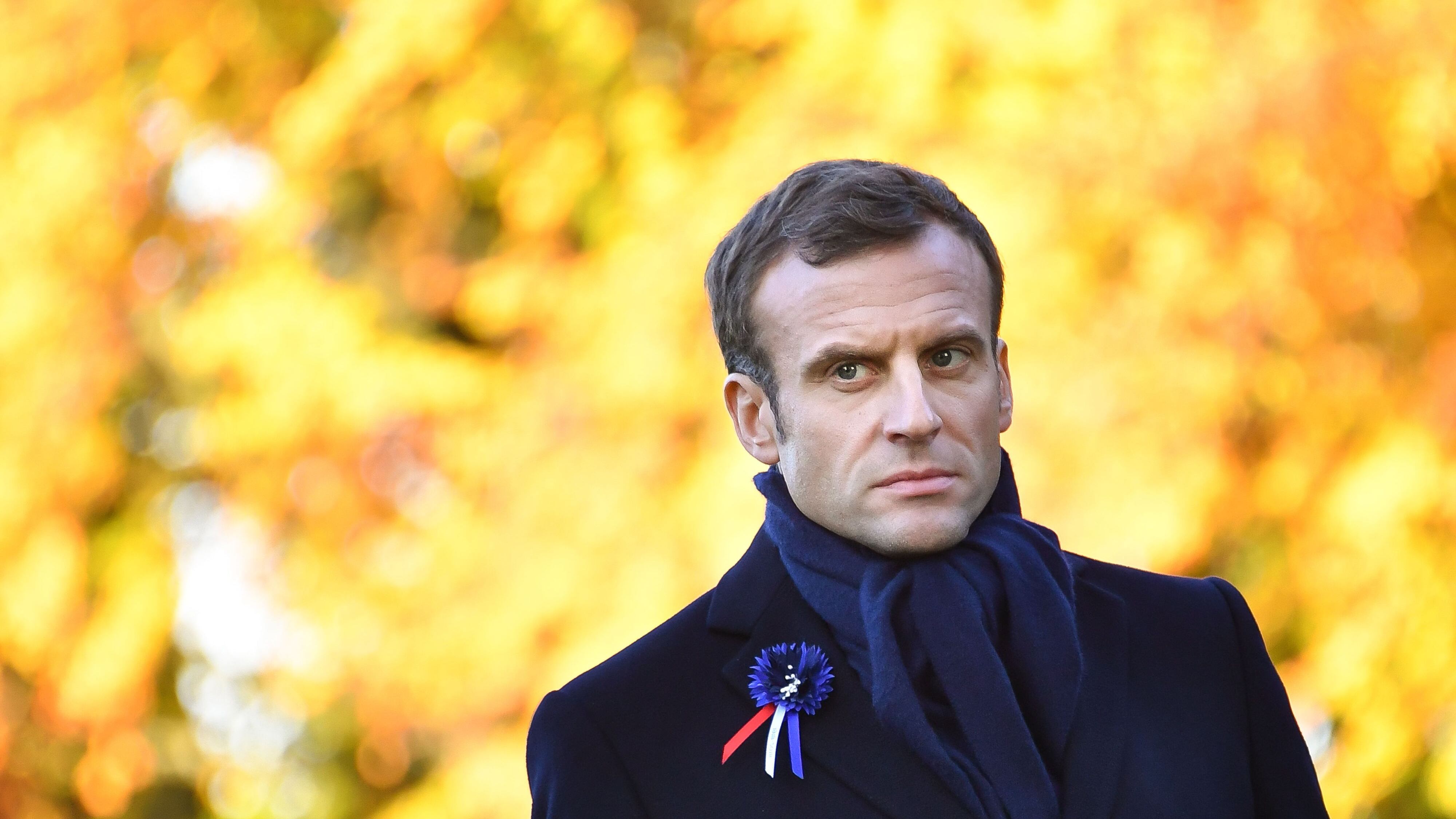 Arriva il mea culpa di Macron ma l'economia è in ginocchio