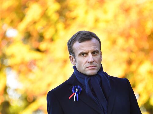 Arriva il mea culpa di Macron ma l'economia è in ginocchio