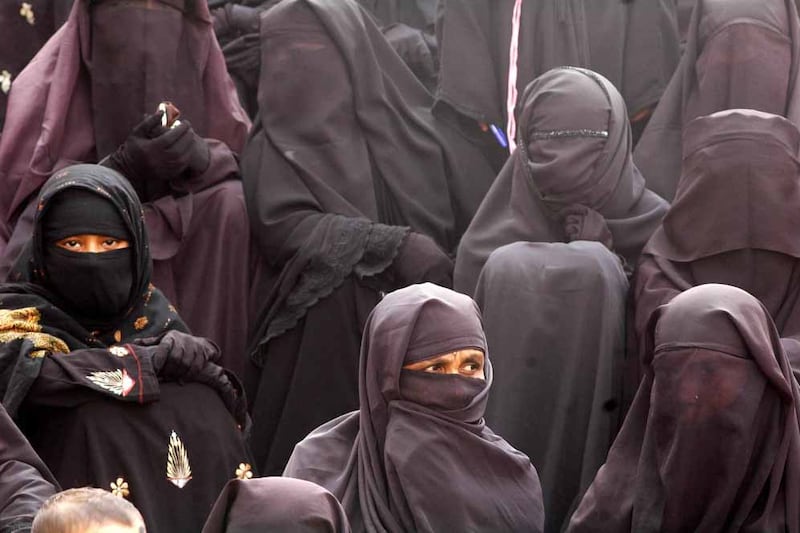 L’islam infuriato: “Il velo non è una libera scelta ma un atto divino”