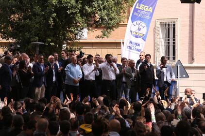 Luca Toni insieme a Salvini al comizio di Modena: ecco le immagini 5