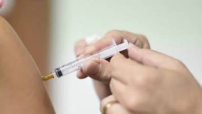 Vince leucemia a 8 anni ma non torna a scuola: in classe ci sono bimbi no-vax