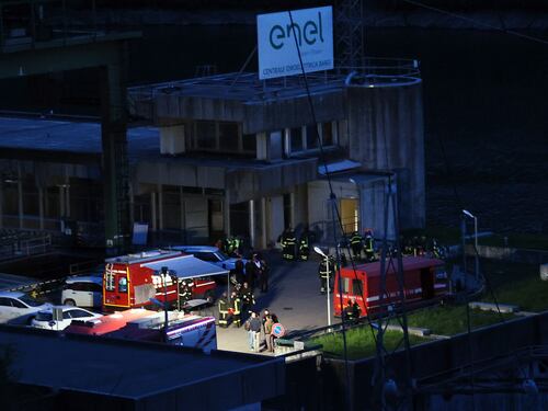 Esplosione nella centrale di Suviana: 3 morti. Corsa contro il tempo per salvare 4 dispersi: "Cercheremo tutta la notte"