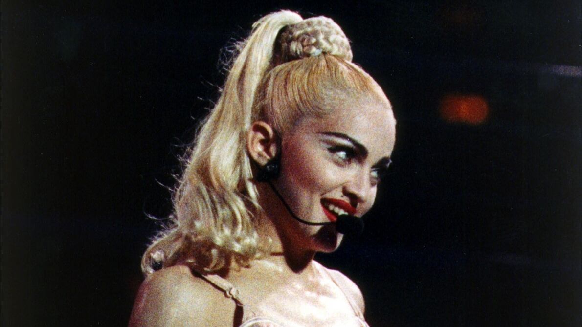 Madonna si confessa senza filtri: "Sono brava sulle ginocchia, sto piegata anche 20 minuti"