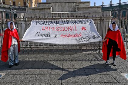 Napoli, il flash mob contro La Russa, Fontana e Meloni 17
