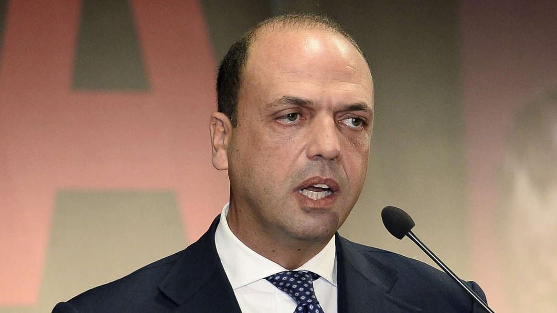 Alfano fa la stampella del Pd: "Ma dateci un anno di tempo"