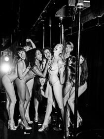 Le Crazy Horse, 50 anni di erotismo all''Espace Purgatoire 4