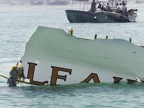 I piloti "disorientati", poi lo schianto a tutta velocità nel Golfo Persico. Tutti morti sul volo Gulf Air 072
