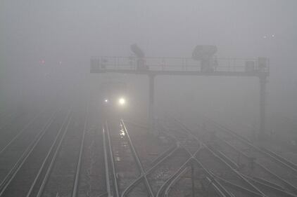 Londra avvolta dalla nebbia 1