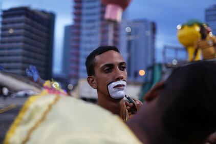 Una Cuba di nuovo aperta al mondo festeggia i 90 anni di Castro 11