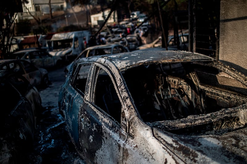 Mati, auto e case incenerite 3