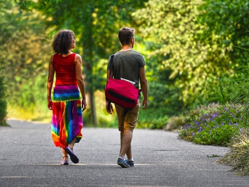 Camminare, virtù e benefici di un'attività sana e a costo zero