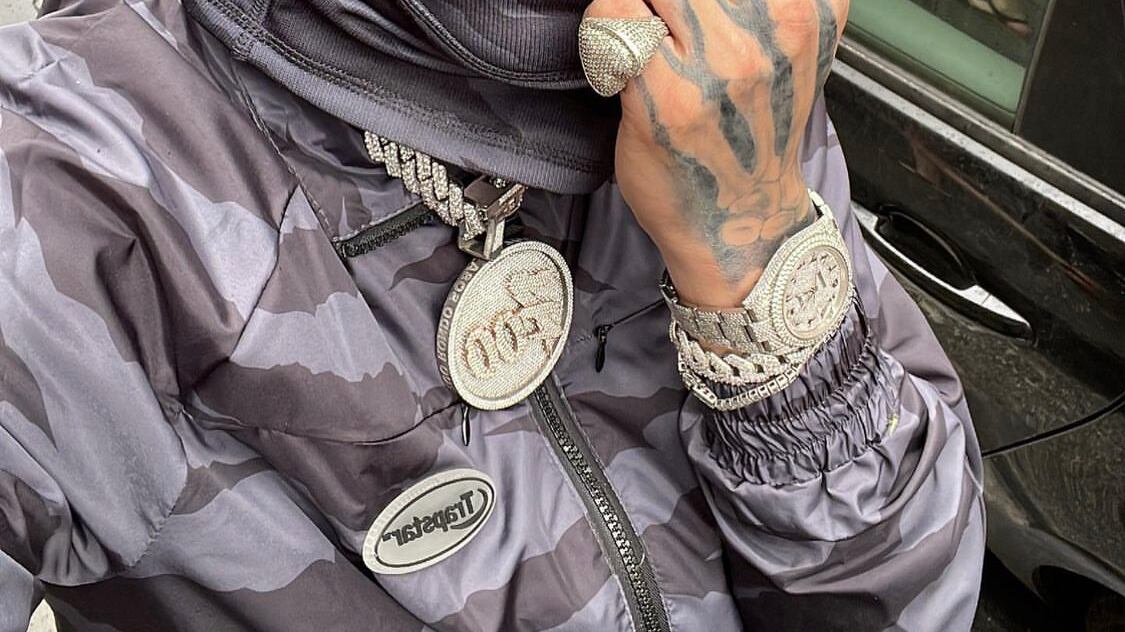 "Niente daspo, deve lavorare": le toghe salvano il rapper violento