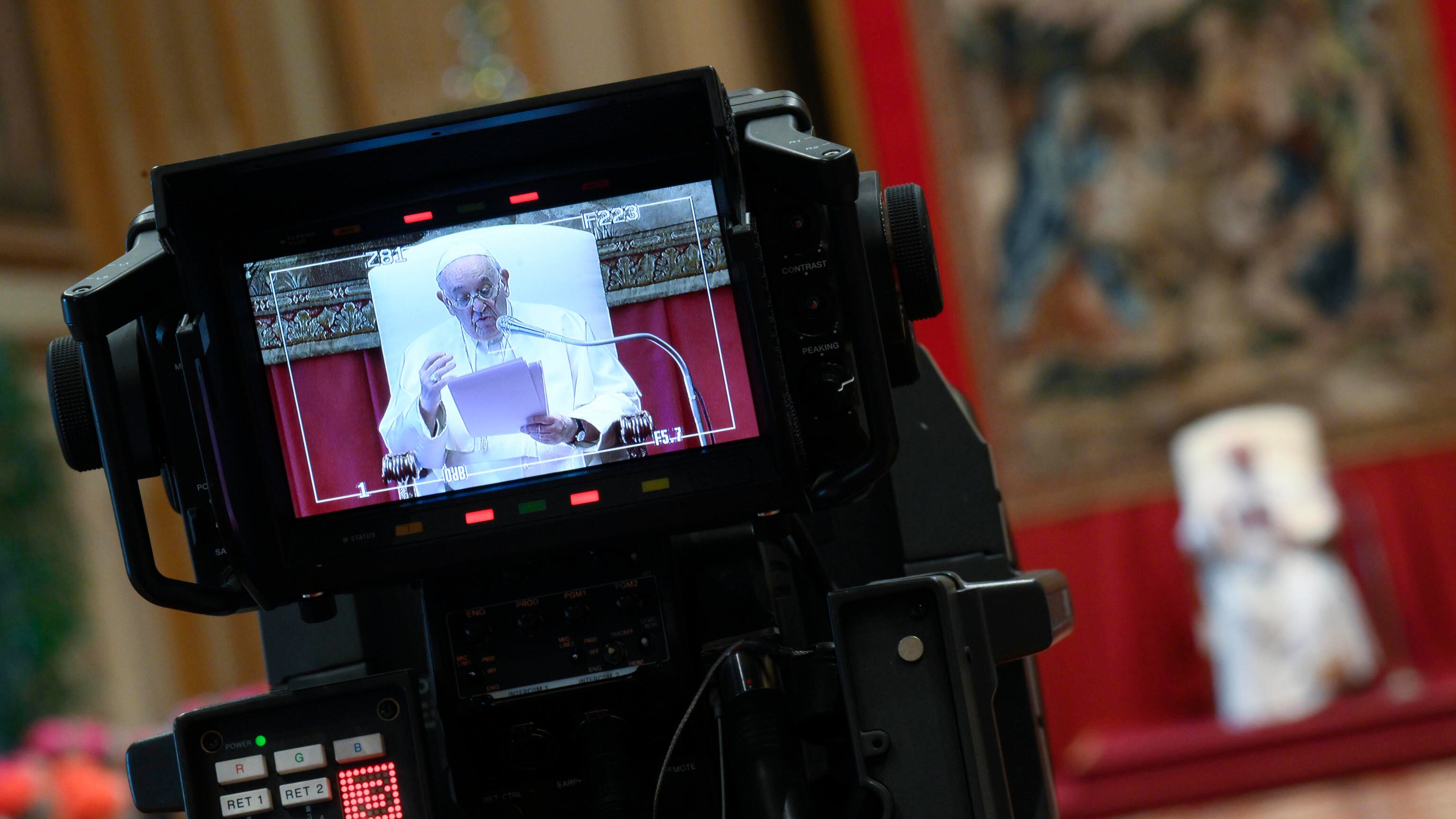 Il Papa contro le "armi immorali". "Continua la terza guerra mondiale"