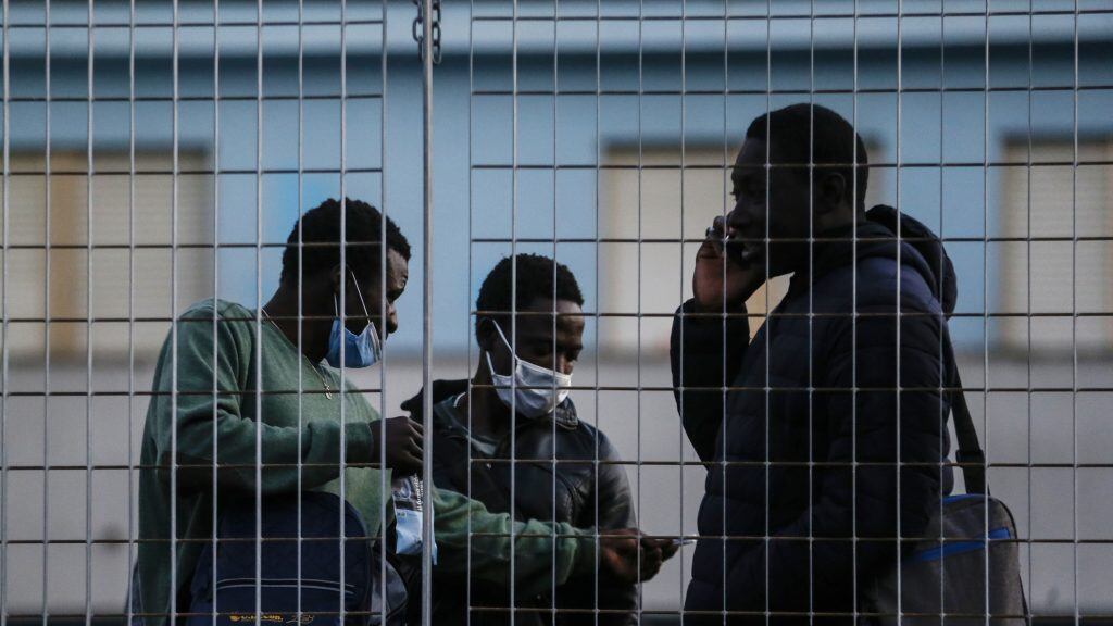 Consulta, un assist ai migranti Bocciato dl Salvini: "In anagrafe"