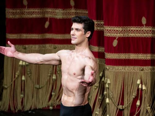 Sanremo, Amadeus annuncia Roberto Bolle per l’ultima serata
