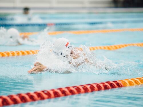 Bambini intossicati dopo il bagno in piscina, uno dei 5 in terapia intensiva