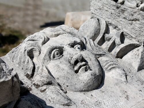 Il teatro greco si ribella. I classici come baluardo contro la cancel culture
