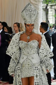 Met Gala 18: Rihanna con la mitra e Madonna con la veletta 7