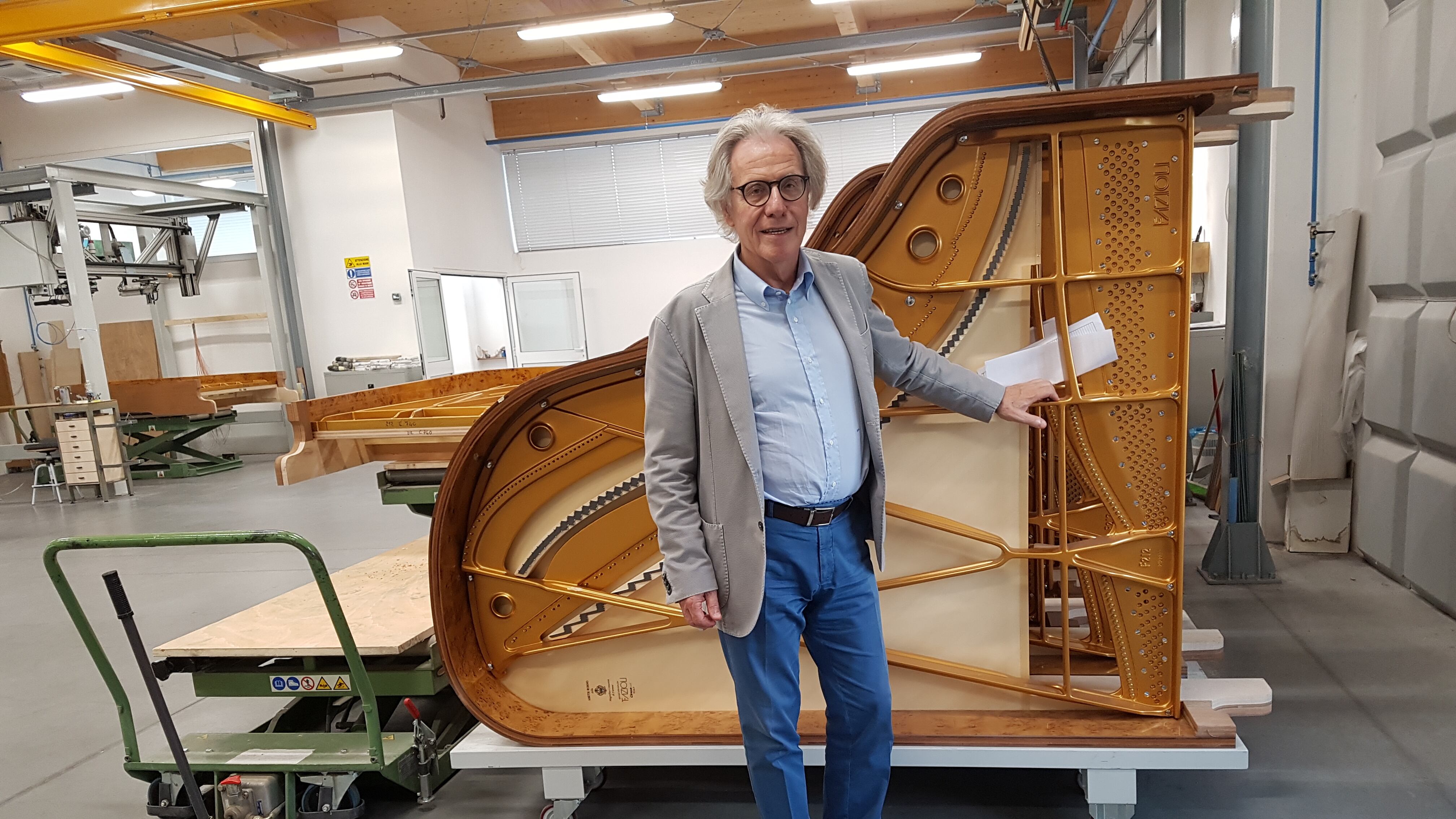 L'ingegnere che fa parlare i pianoforti in italiano