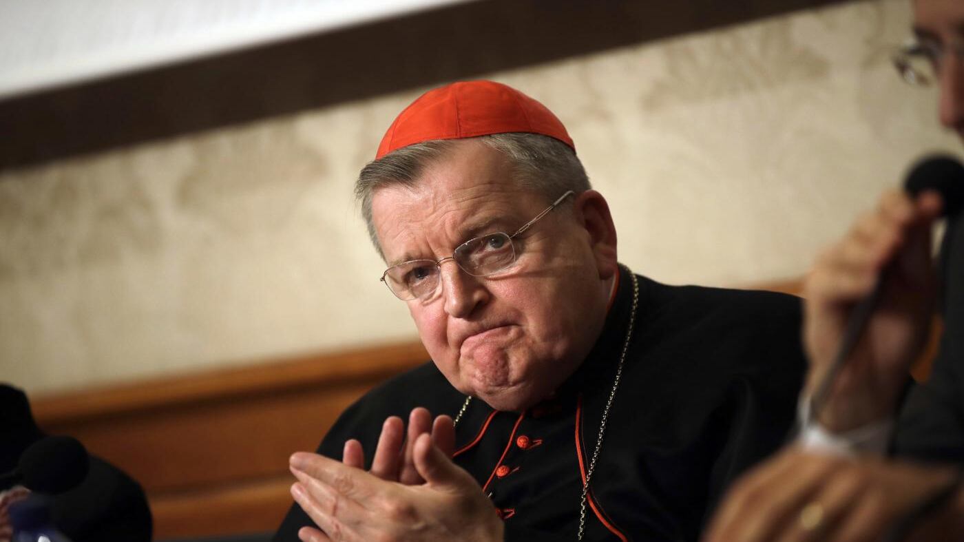 Faccia a faccia tra Bergoglio e Burke, il cardinale "sfrattato" autore dei Dubia
