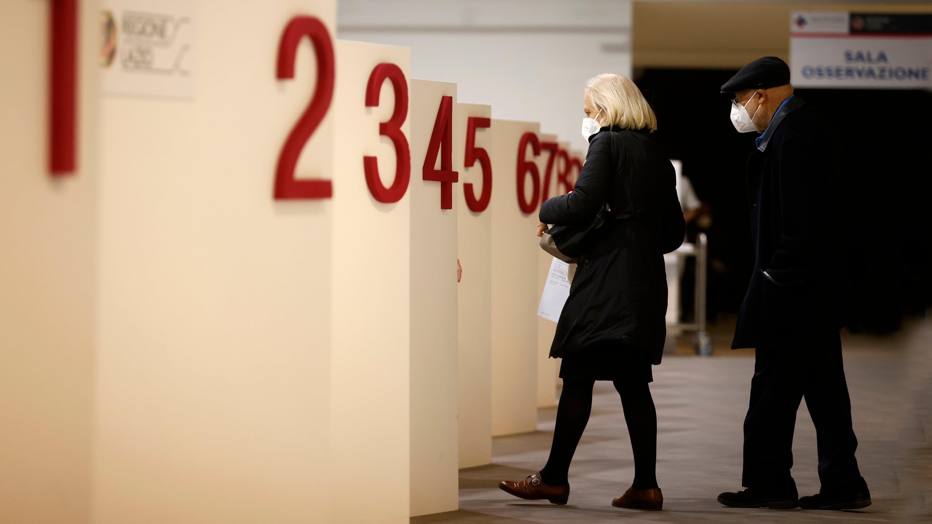 Tra sms, call center e chiamate dirette: Regioni alla rinfusa nella corsa al siero