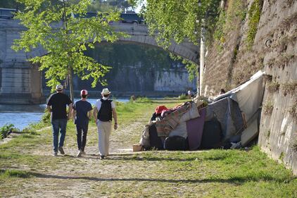 Ecco la Roma sinistra: viaggio lungo il Tevere tra drogati e clochard 7