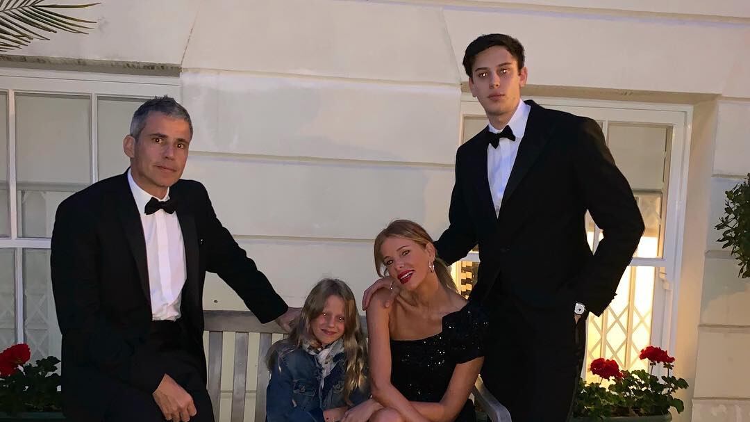 Il ritratto di famiglia della Marcuzzi incanta il web