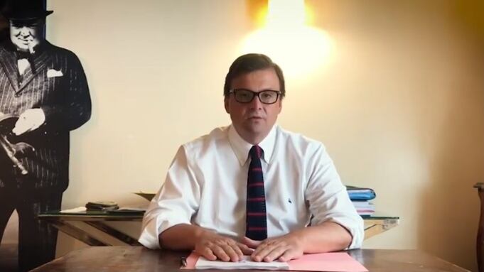 "Falla finita!", "Non fare il bullo". Calenda e Boccia litigano sull'Ilva