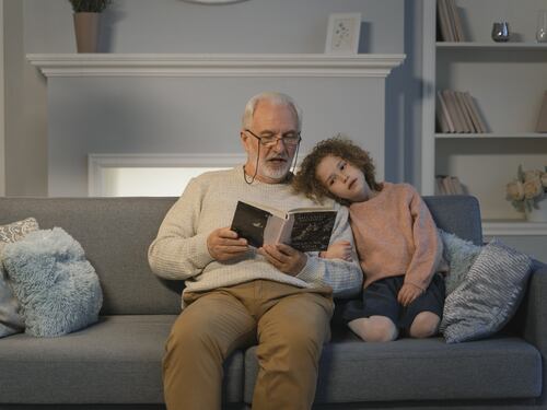 Voce che cambia dopo i 60 anni, perché succede