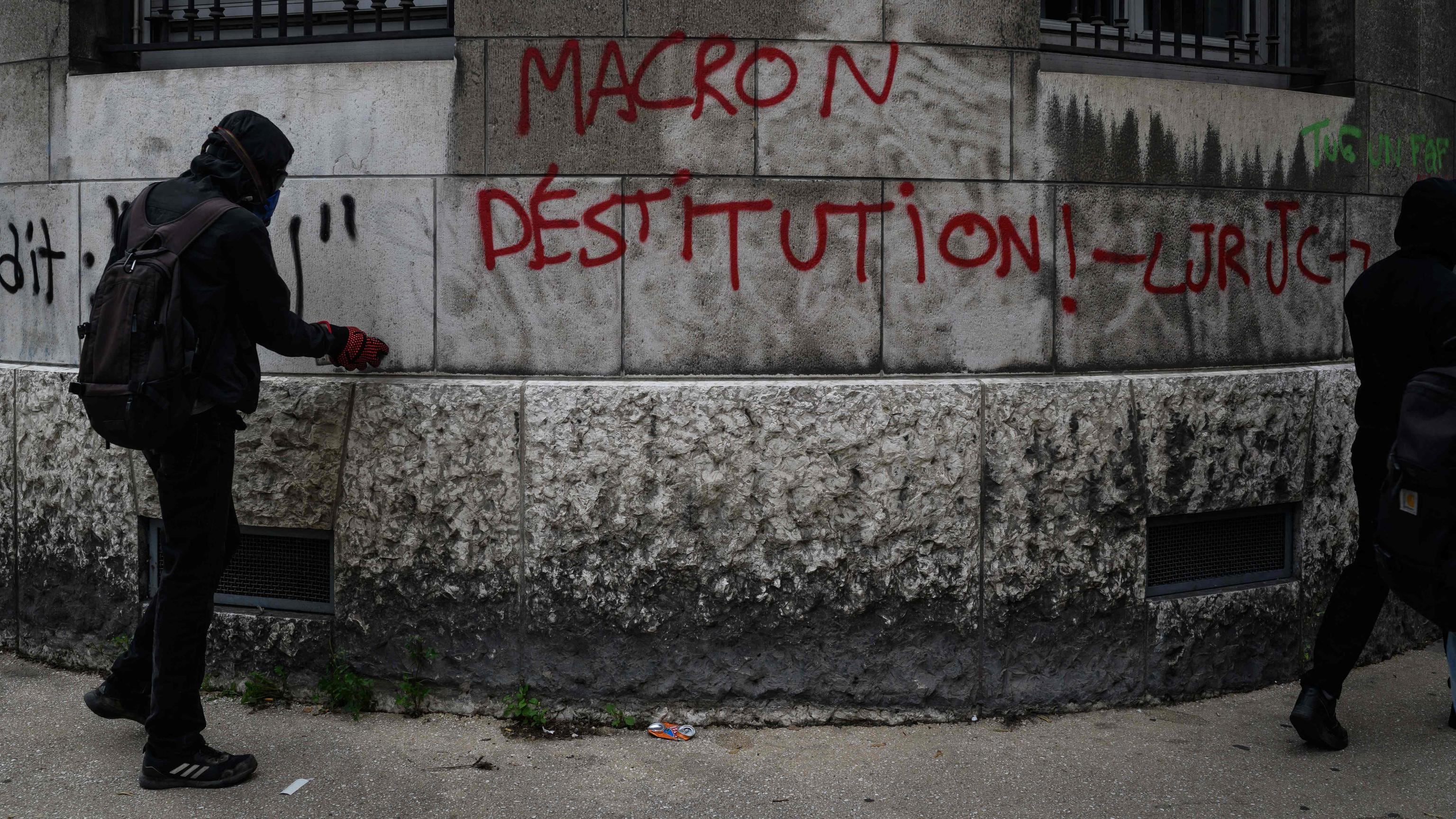 "Blocchiamo tutto", Francia nel caos
