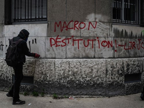"Blocchiamo tutto", Francia nel caos