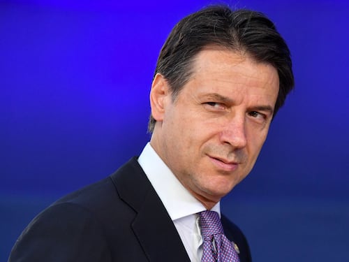 Manovra, Conte: "Se arriva una bocciatura valuteremo insieme all'Ue"