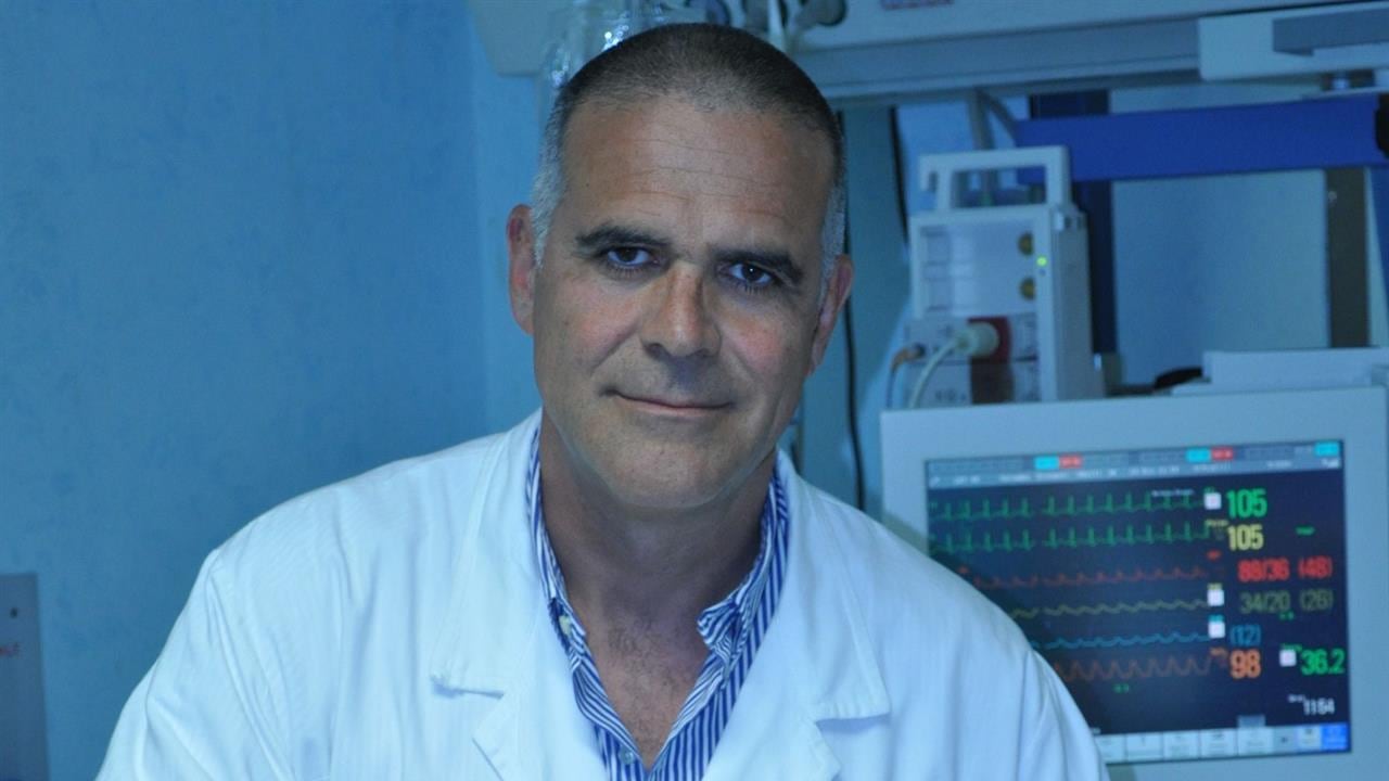 "A Berlusconi do ancora del lei Di azzurro ho solo il camice"