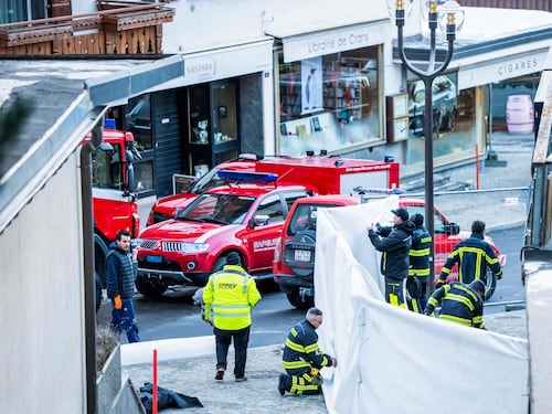 Crans-Montana, la confessione del barista pentito: "Nessuna regola rispettata al Costellation". La procura di Roma avvia un'indagine