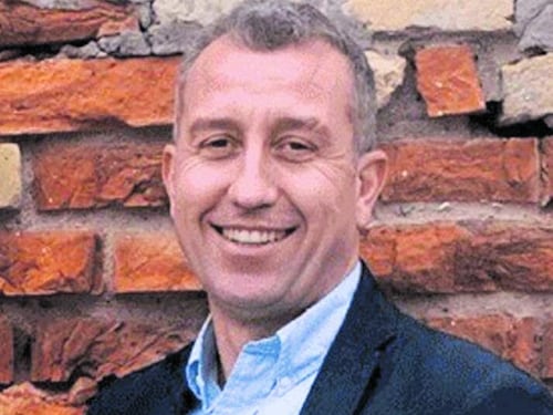 "Botte non abituali". Aiutino del giudice ma il sindaco dem decide di lasciare