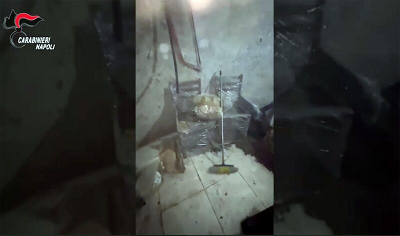 Passavano dalle fogne e svaligiavano i negozi. Arrestata la "banda del buco" a Napoli 3